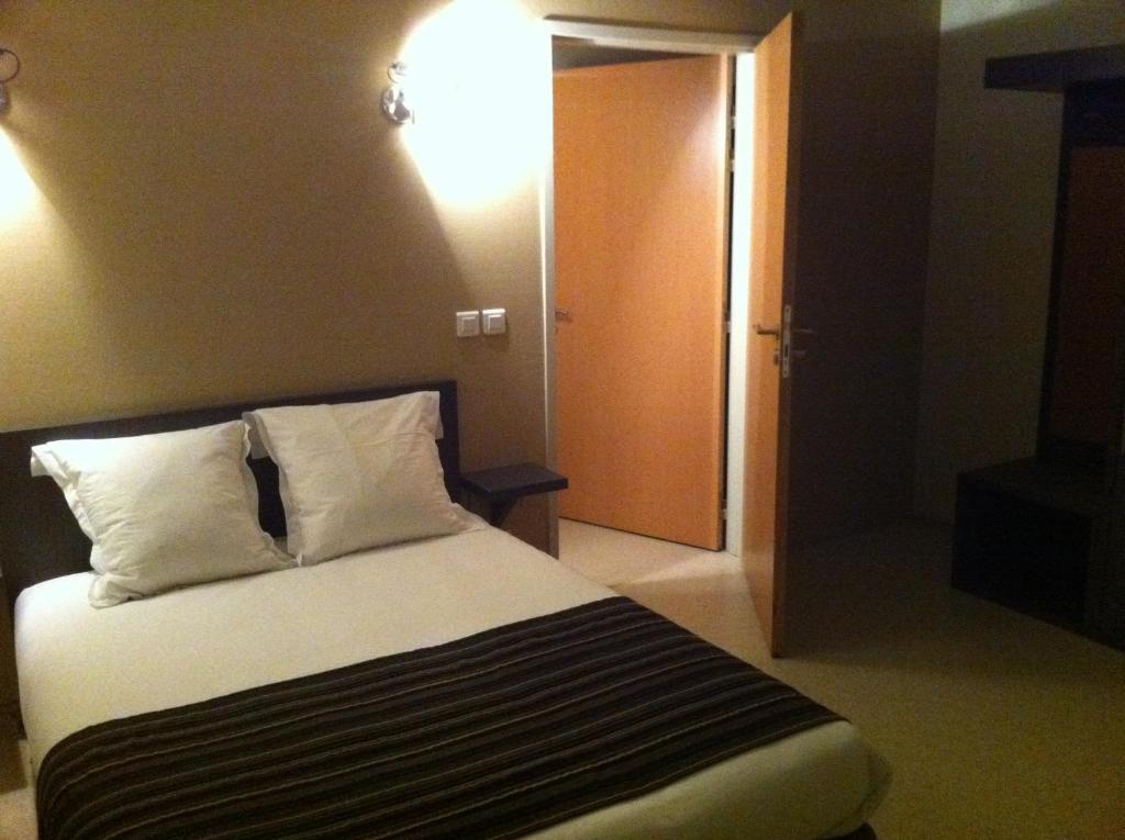 Fasthotel Le Rale Des Genets - Un Hotel Fh Collection Dun-sur-Meuse Cameră foto